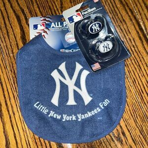 NWT MLB NY YANKEES BIB & PACIFIER BUNDLE